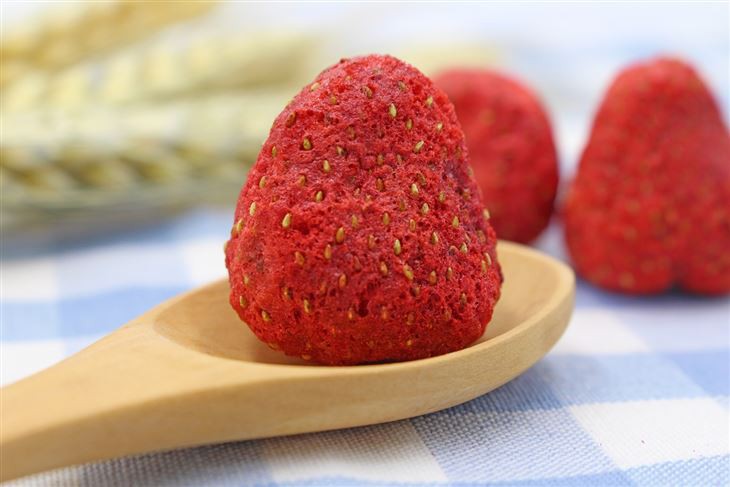 Freeze-dried Whole Strawberry Crispy Snack